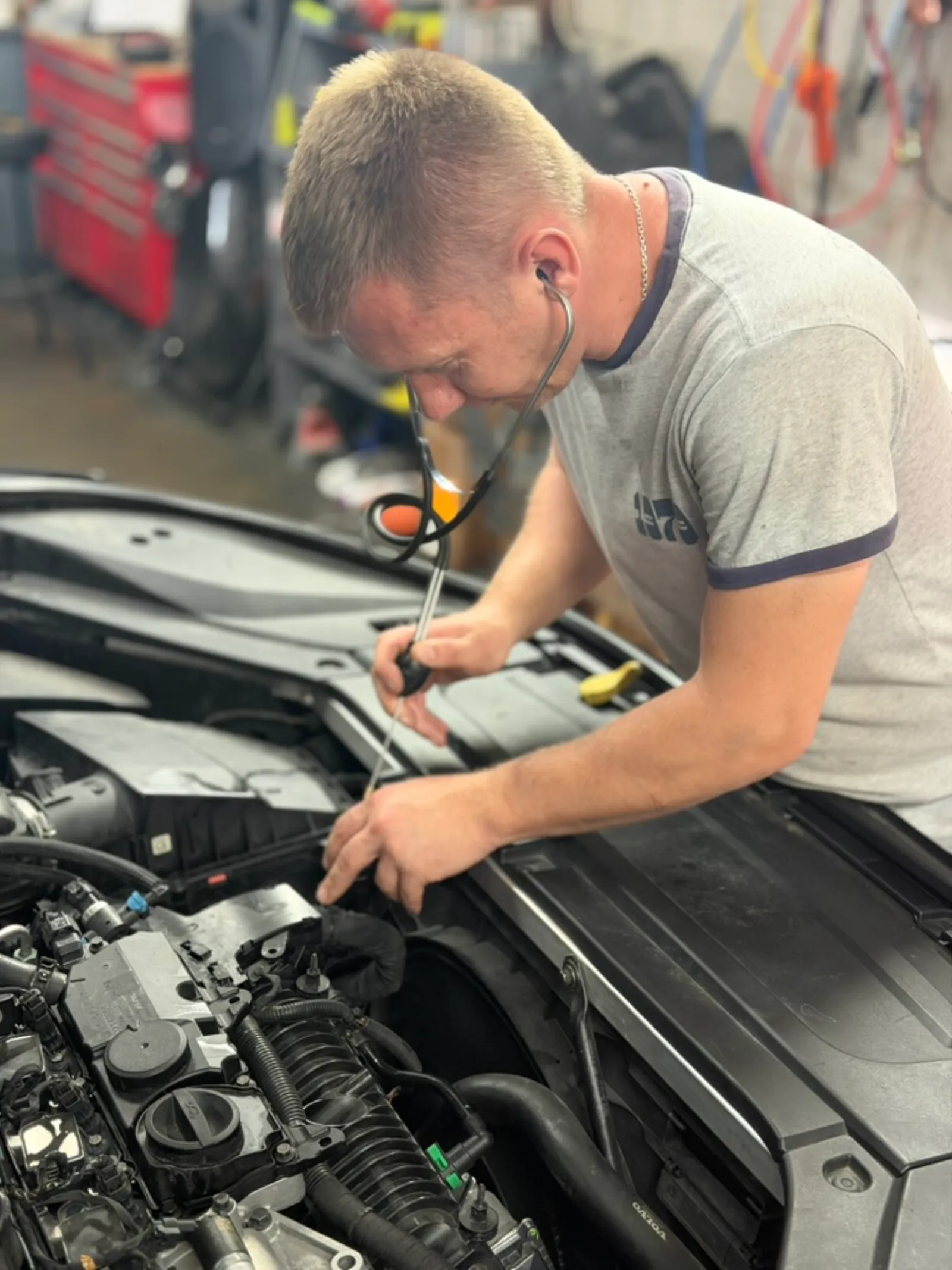 How a Mechanic's Stethoscope Pinpoints Engine Noise (And Why Phone Recordings Don't)
